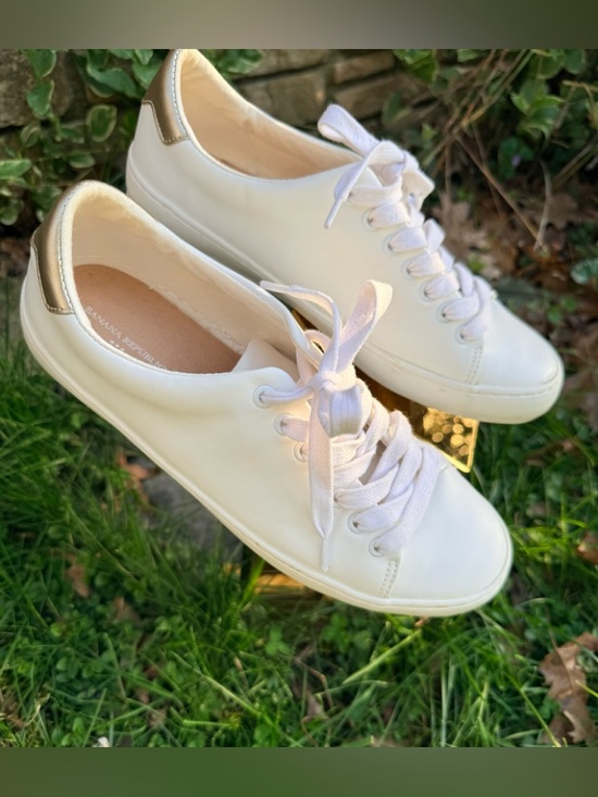 Banana Republic Shoes - Casual White Leather Sneakers w/Gold Heel Accent - Banana Republic Sz. 7.5 EUC